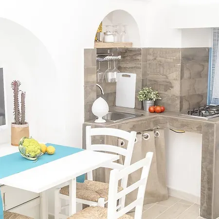 Borgo Capozzi 39 * Monopoli